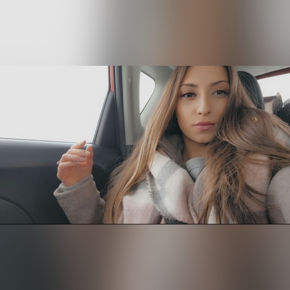 Meet your Posher, Desjana - Picture 2 of 5